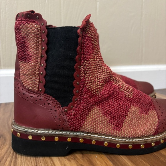 Free People Textile Atlas Chelsea Boot in Burgundy Red Kilim - Picture 2 of 13
